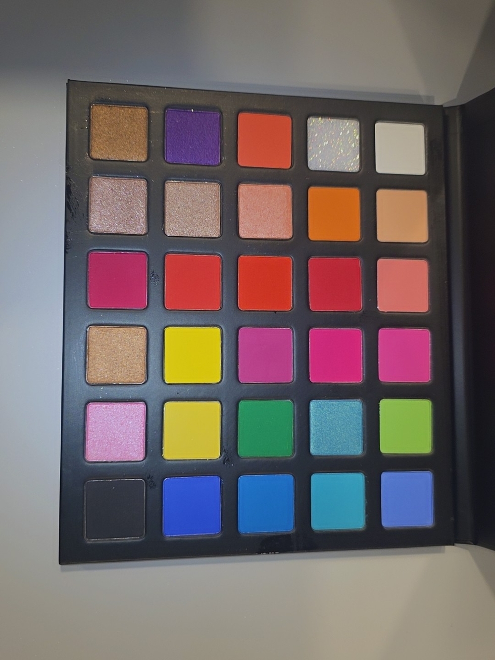 Vibrant 30-Color Women Makeup Eyeshadow Palette - Bright Multi